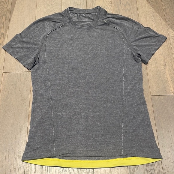 lululemon athletica Other - LULULEMON athletica Men's Size M Metallic Gray Running Top